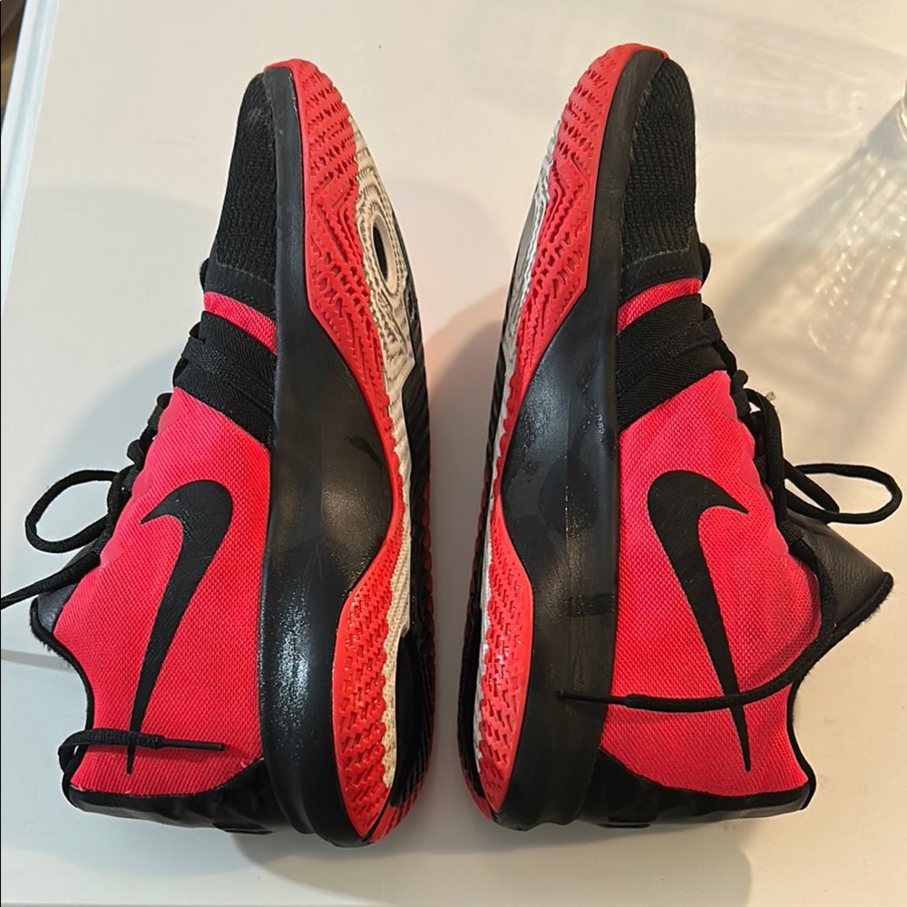Nike Black and Red Athletic Shoes - Picture 2 of 10